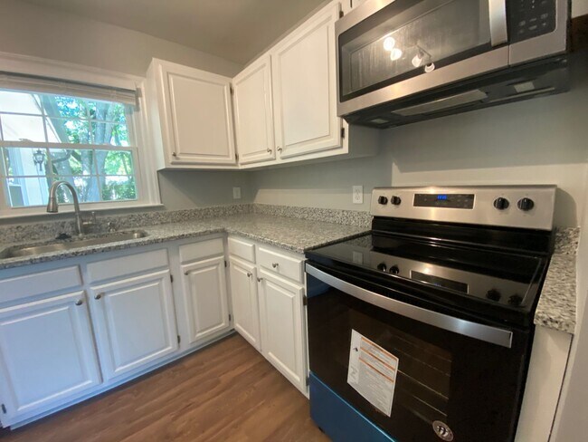 Foto del edificio - Stunning 3 Bedroom Home Close to Pisgah Ch...