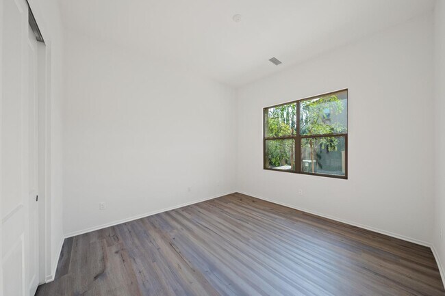 Foto del edificio - 822 Francesca Dr