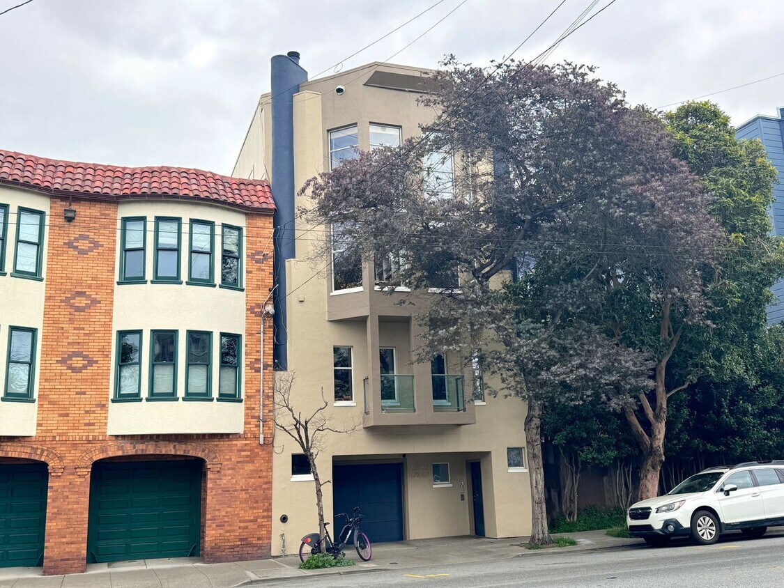 Primary Photo - Mission / Potrero: 2 Bed/2 Bath Tri-Level ...