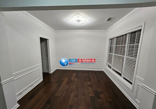 Building Photo - Spacious, open floor plan home in a very c...