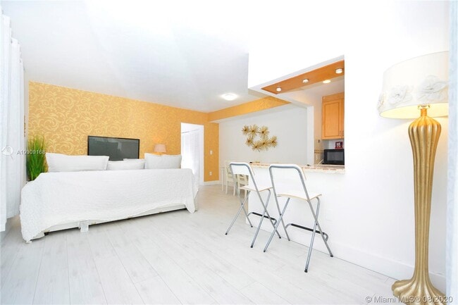 Building Photo - 421  Collins Ave 1 Miami Beach Fl 33139