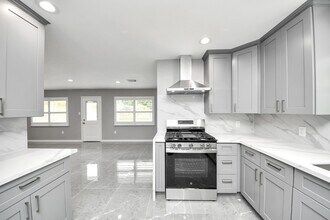 Building Photo - 8007 Rowan Ln