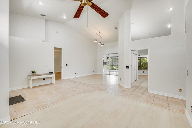 Building Photo - 129 Signature Dr