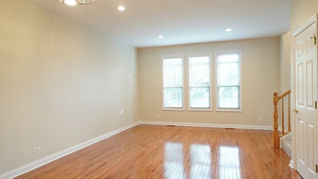 Foto del edificio - 2664 Goldenrod Ln