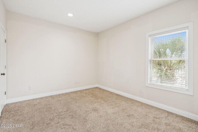 Building Photo - 214 Bonita Cir