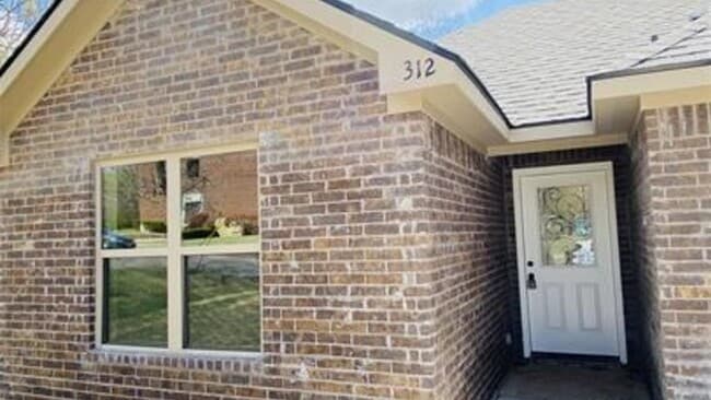 Building Photo - 312 W Heron St