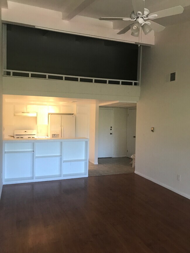 Foto del edificio - 2700 Cahuenga Blvd E