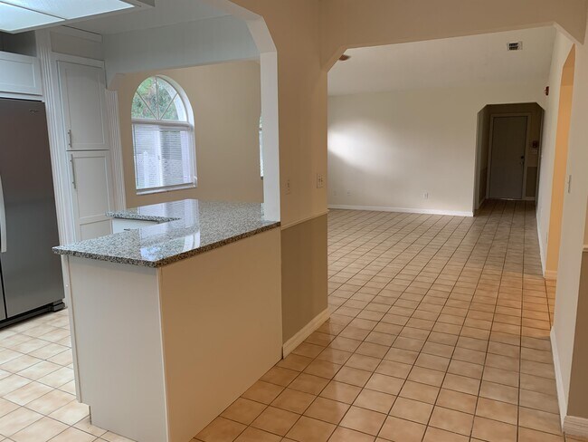 Building Photo - 25 Plain View Drive - Unit A