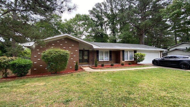 Building Photo - HUGE TOTALLY RENOVATED 4/3 BEAUTY In the C...