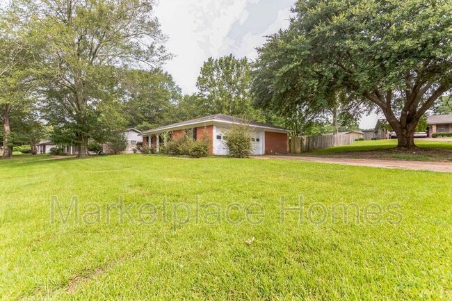 Building Photo - 126 Mayfair Dr