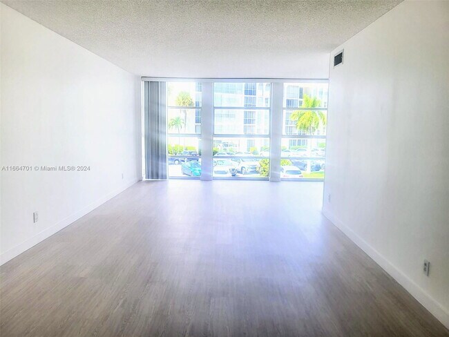 Foto del edificio - 501 Three Islands Boulevard