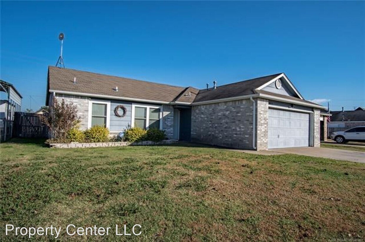 Primary Photo - 3 br, 2 bath House - 9833 N 43rd Ave E