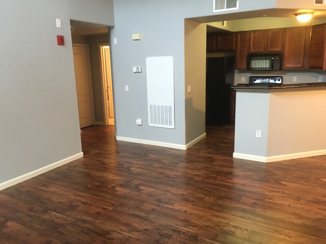 Foto principal - 1900 Danbrook Dr