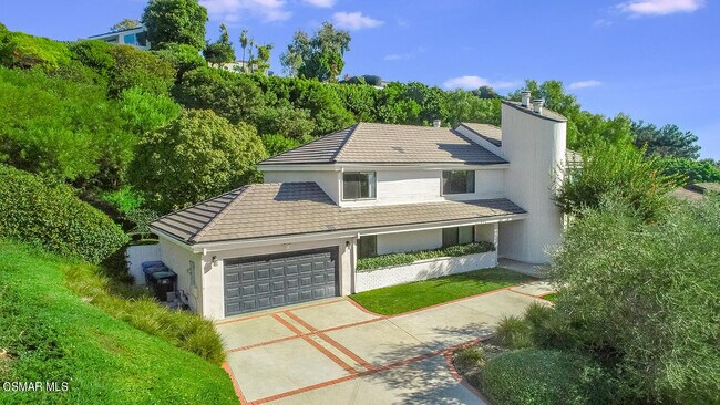 Building Photo - 3824 Malibu Country Dr