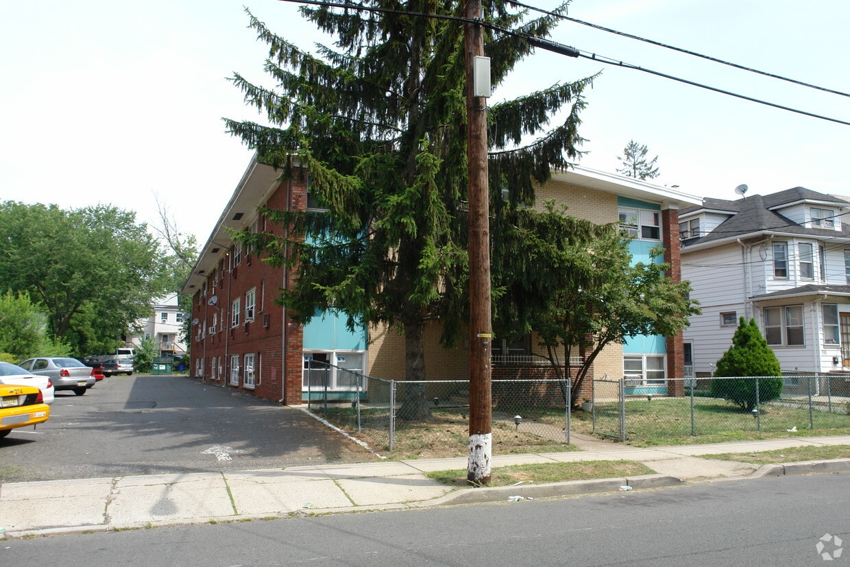 120 W 3rd Ave, Roselle, NJ 07203 Apartments in Roselle, NJ