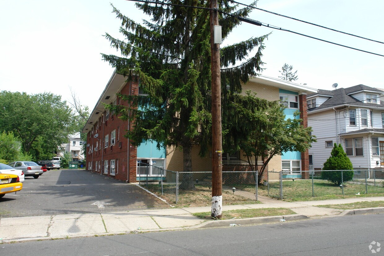 120 W 3rd Ave, Roselle, NJ 07203 Apartments in Roselle, NJ