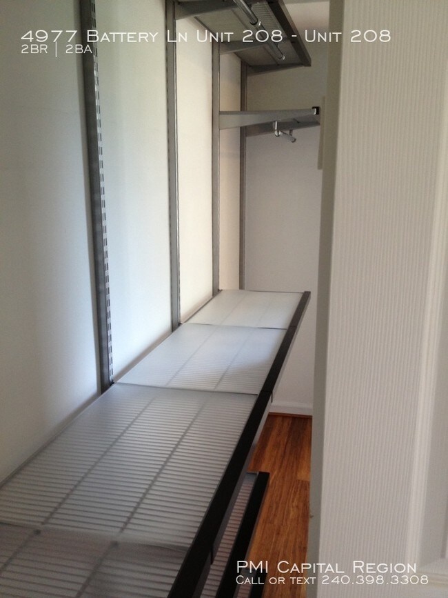Building Photo - 2B/2Ba Condo with Private Balcony