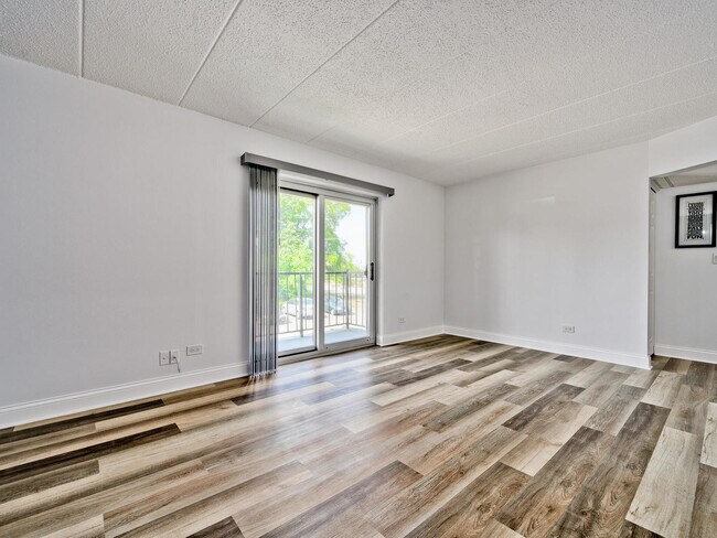 Building Photo - 3849 N Parkway Dr