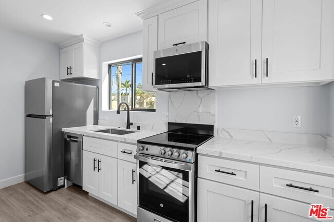 Foto del edificio - 1518 1/2 Stearns Dr