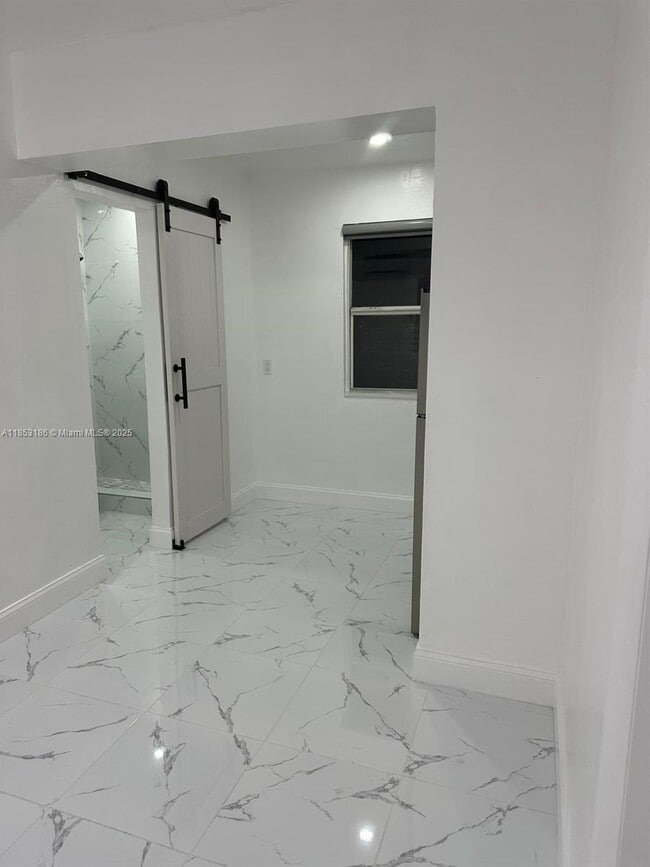 Foto del edificio - 531 E 63rd St