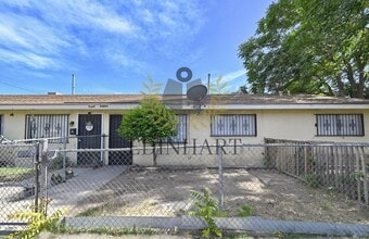 Building Photo - 2303 S Poppy Ave