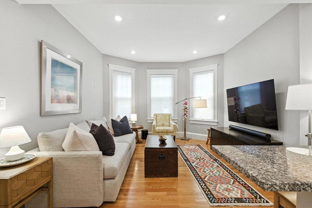 Foto principal - 227 Centre St