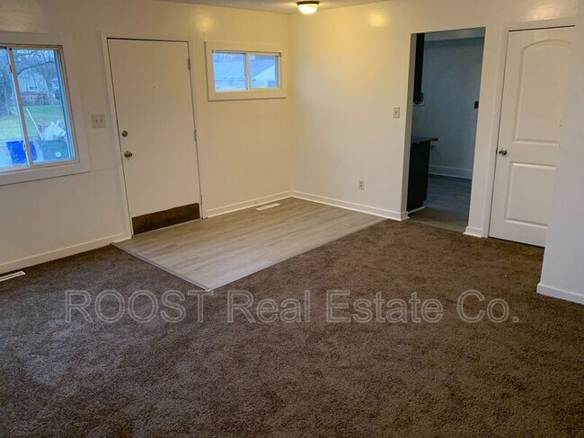 Foto del edificio - 2445 Hanna Dr