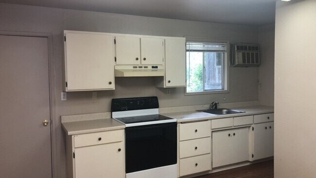 Foto del edificio - 2802-2802 NW Highland Ave