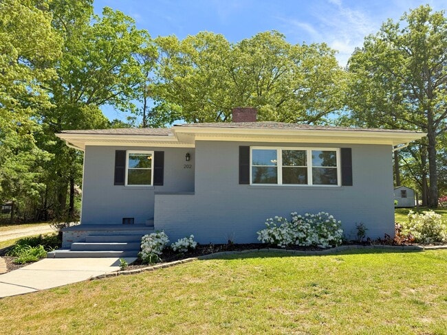 Photo - 202 Mayflower St House