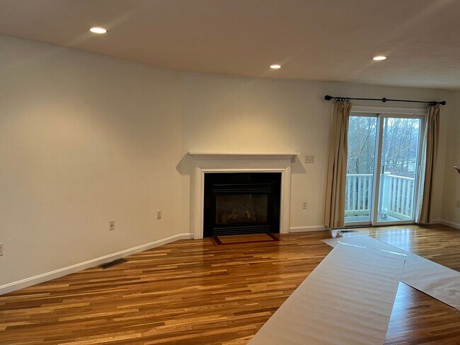 Building Photo - Executive 2 Br / 2BA Townhouse in Quincy -...