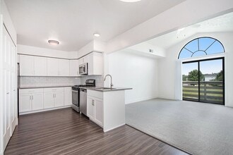 Building Photo - The Crossings Apartments