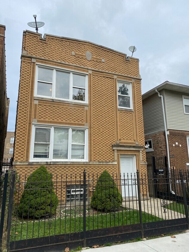 4250 W Haddon Ave Unit 1F, Chicago, IL 60651 Condo for Rent in
