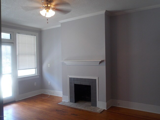 Building Photo - 2359 Oak St