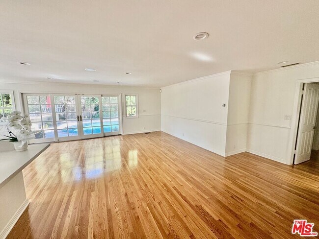 Foto del edificio - 3123 Barry Ave