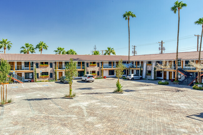 Courtyard - The BLVD Apartments