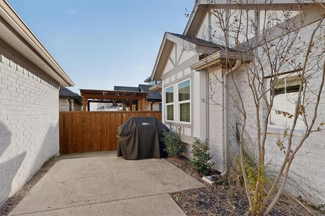 Foto del edificio - 4008 Rain Lily Bnd