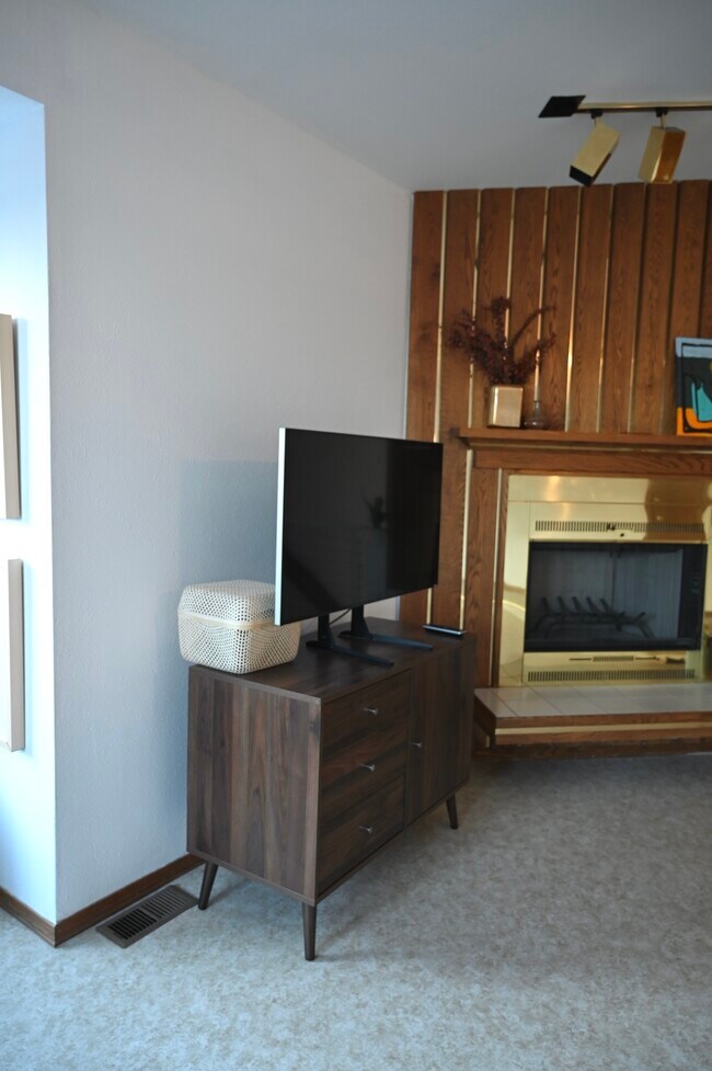 Building Photo - 2205 Rosebud Dr