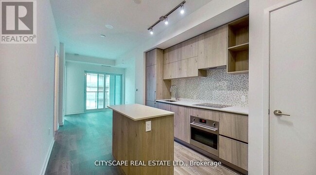 Building Photo - 1 Yorkville Ave