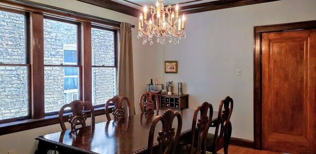 Building Photo - Historic 3 Bedroom in Portage Park