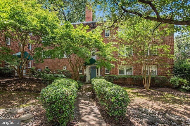 Foto del edificio - 4004 Beecher St NW