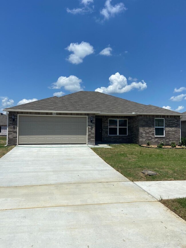 Foto del edificio - Three Bedroom | Two Bath Home in Conrad Court