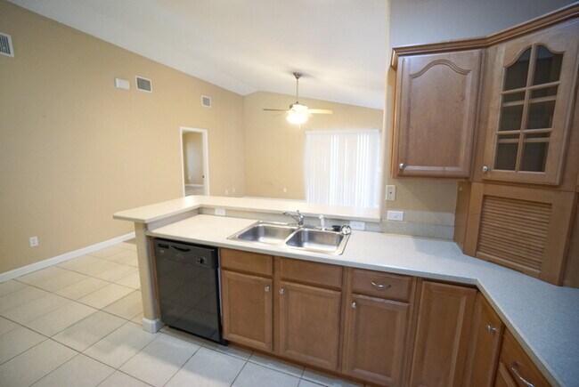 Foto del edificio - 3-bed, 2-bath House close to MacDill AFB