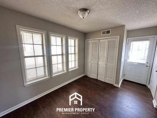 Foto del edificio - 6128 Briarbend Ln