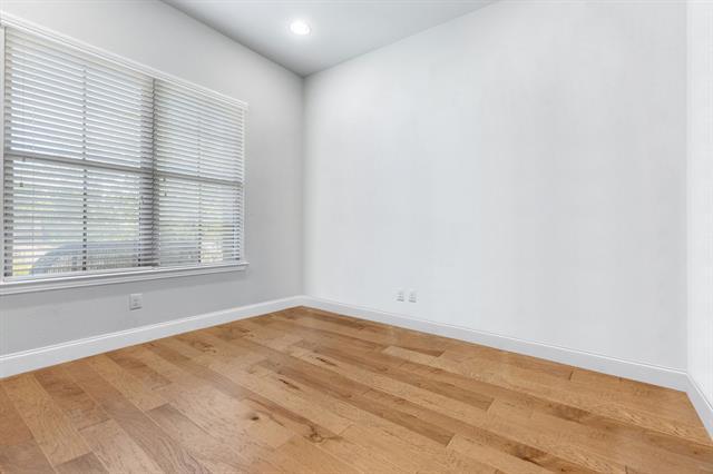 Foto del edificio - 16613 Dry Creek Blvd