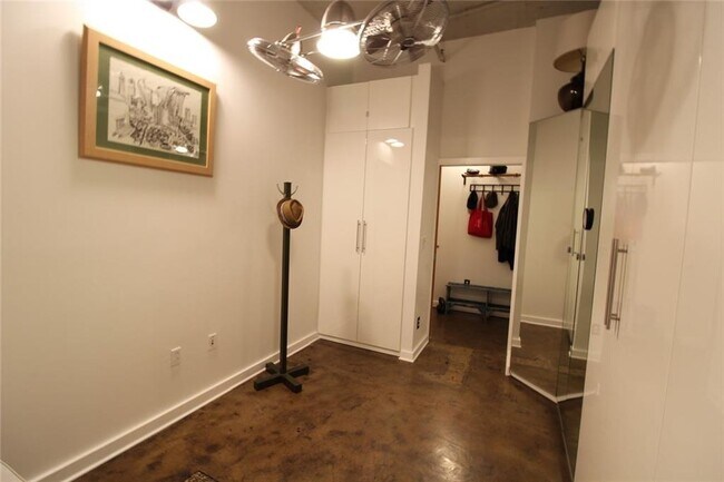 Foto del edificio - 172 Haynes St SW