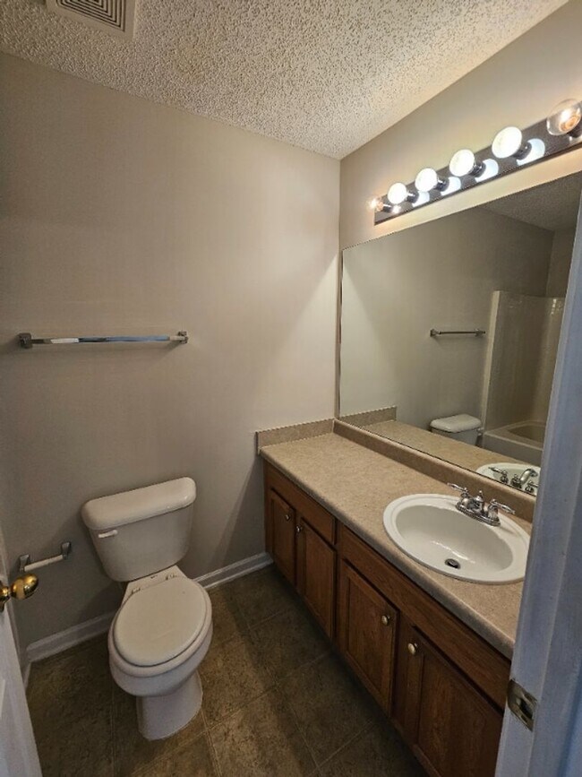 Building Photo - 1300 Maple Valley Ct