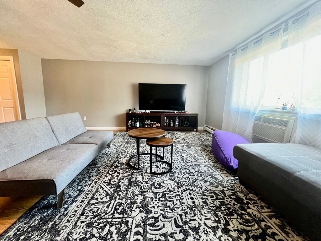 Foto principal - 215 Winter St