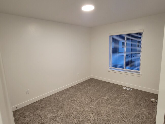 Building Photo - 3143 S 350 W