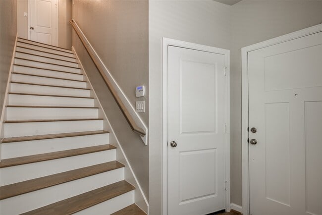 Building Photo - 239 Pk Pl Cir