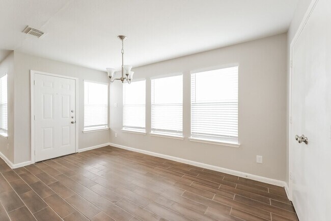 Foto del edificio - 16102 Dawn Marie Ln